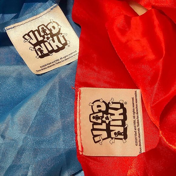 Vlad and Nikki Cape and Mask Set - Picture 4 of 9